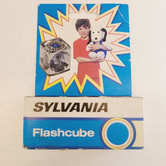 Vintage Sylvania Blue Dot 4 Packs of 3 Total 12 Flashcubes - Picture 2 of 7